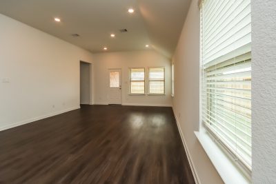 002 Living Room ET51281