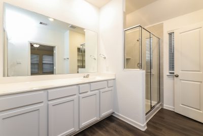 009 Main Bathroom ET51281