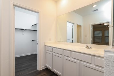 010 Main Bathroom ET51281