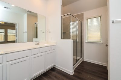 011 Main Bathroom ET51281