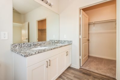 012 photo bathroom 11649784