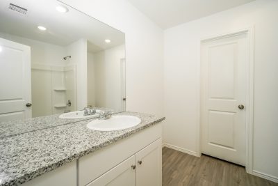 008 photo main bathroom 12274798