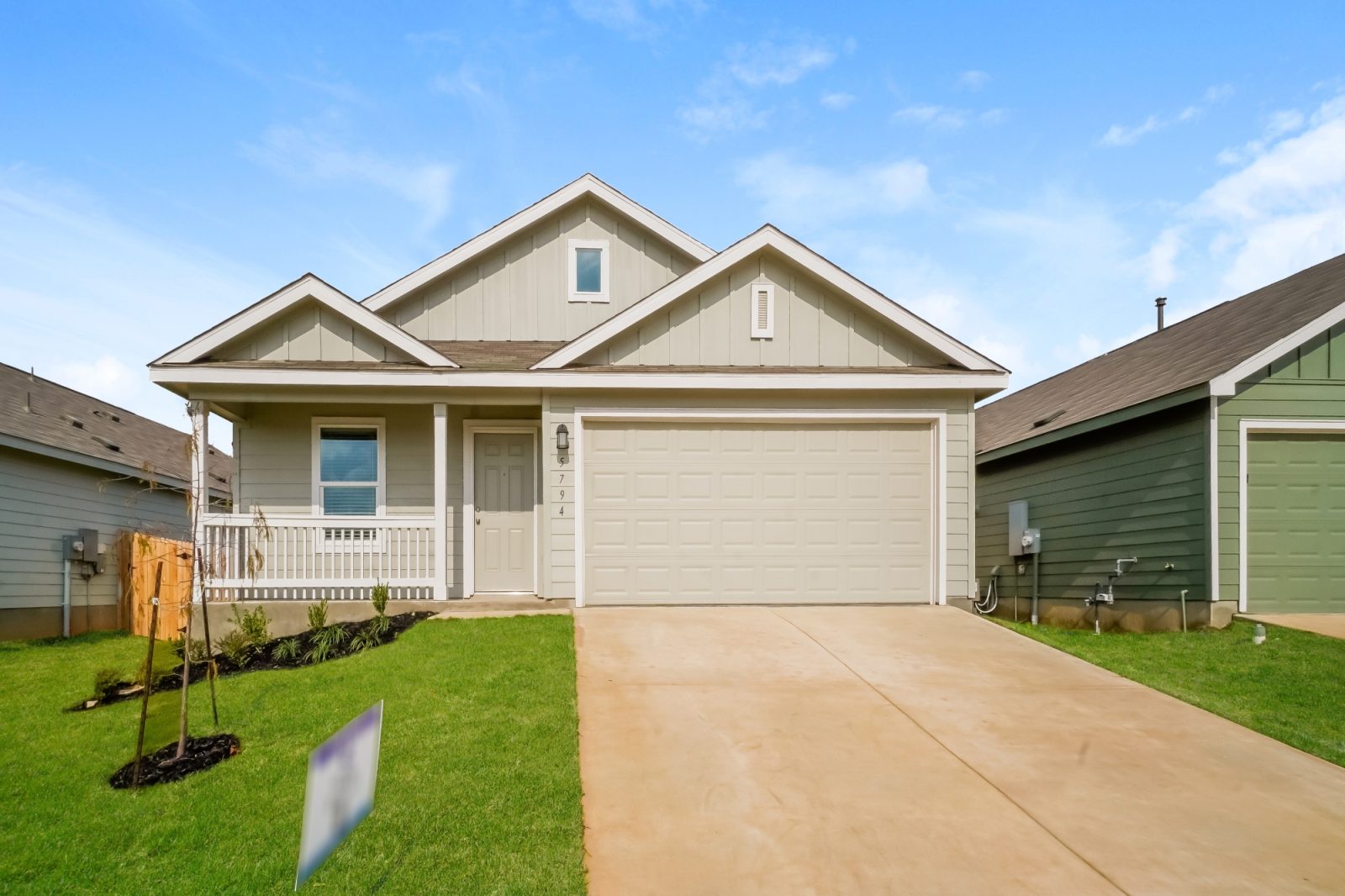 000 photo front view 12276019