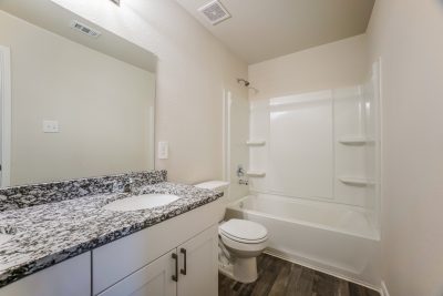 008 photo main bathroom 11631018
