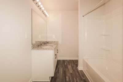 007 Main Bathroom ET51178