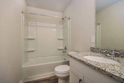 008 Main Bathroom ET61036
