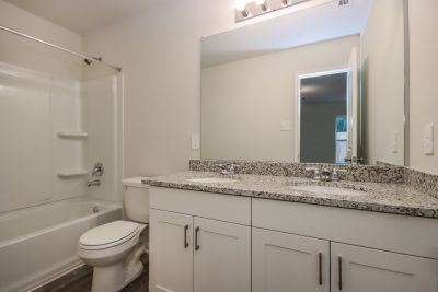 009 Main Bathroom ET61036