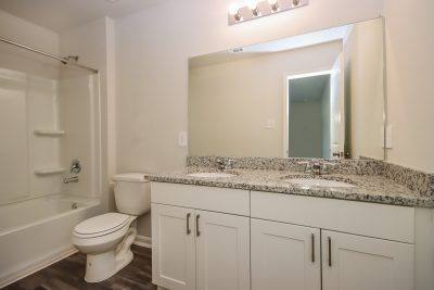 009 Main Bathroom ET61038