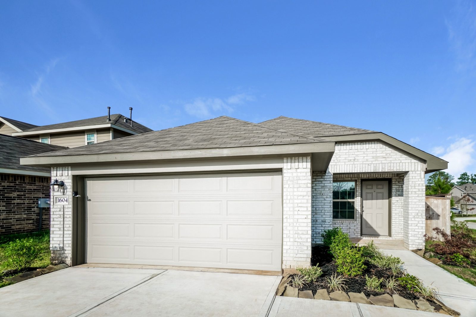 000 photo front view 11631030