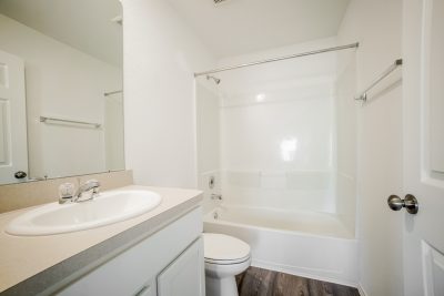 009 photo main bathroom 11631034