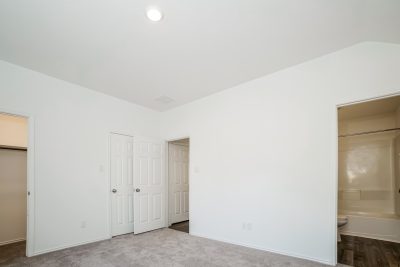 010 photo bedroom 11631033