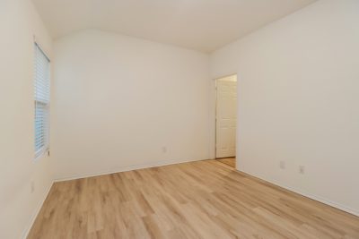 009 photo main bedroom 14180415