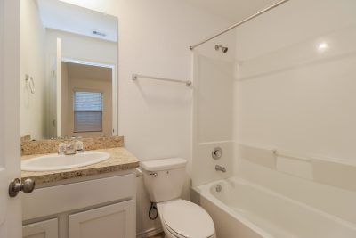 010 photo main bathroom 14180118