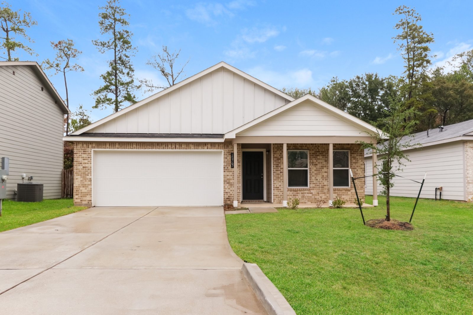 000 Front View 13125904