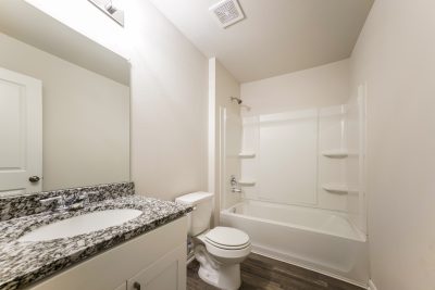 009 Main Bathroom ET91084