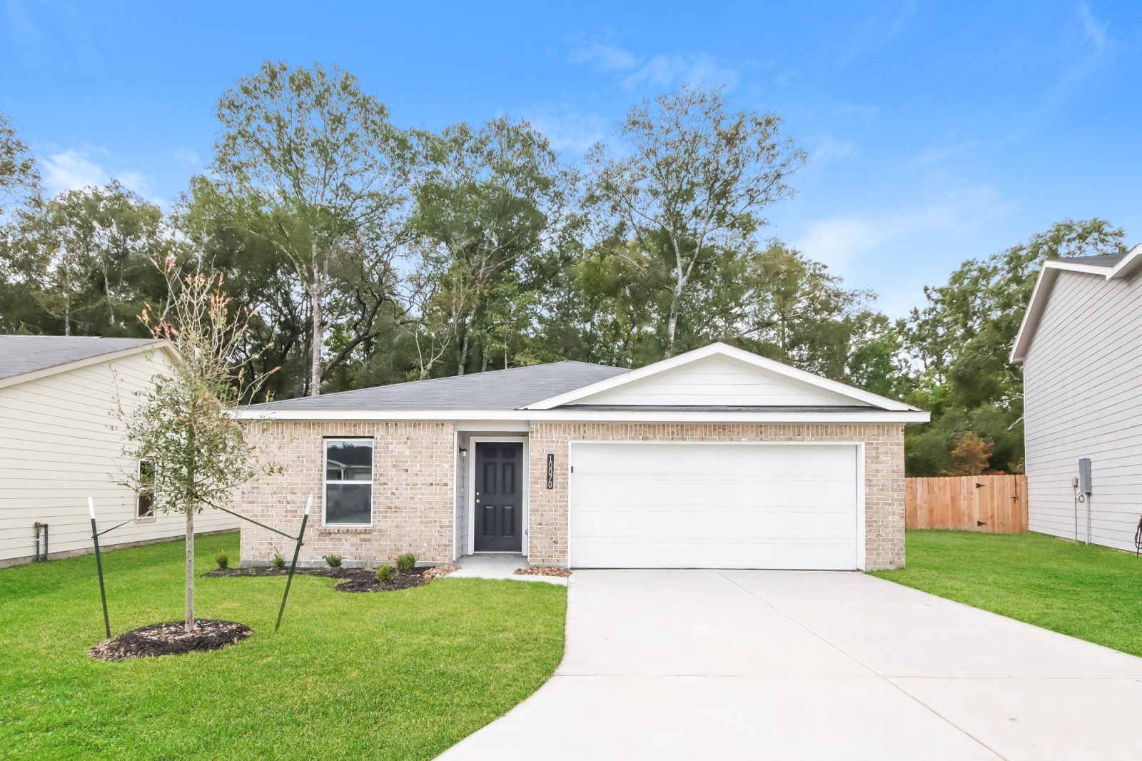 000 Front View ETA2172