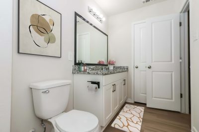 005 photo vs main bathroom 15157702