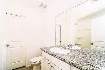 009 10 photo Main Bathroom d8dabef8 9dce 4a73 a0f9 b357b55fef65