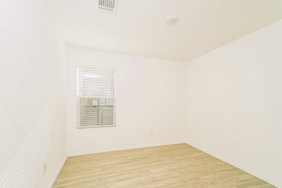 010 11 photo Bedroom 74770546 6a0b 46c9 ac58 3f08cce31132
