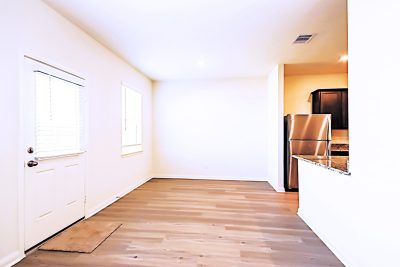 005 003 photo dining room 10363812