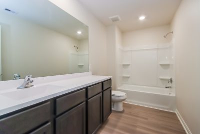 010 Main Bathroom ET31340