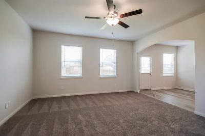 002 Living Room ET31389