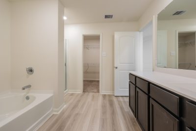 009 photo main bathroom 15146598