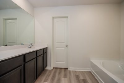 010 Main Bathroom ET31389