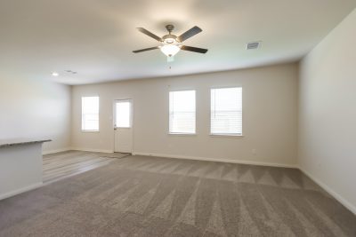 002 Living Room ET31390