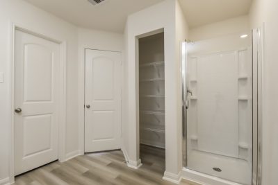 010 Main Bathroom ET31390