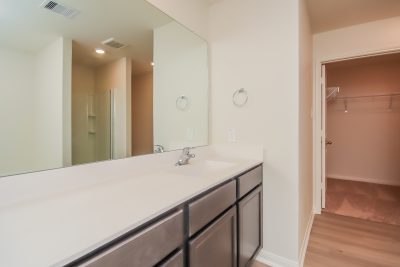 010 photo main bathroom 10150765