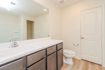 009 Main Bathroom ET61039