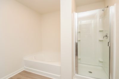 010 photo main bathroom 10151600