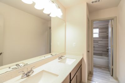 007 photo main bathroom 12269854