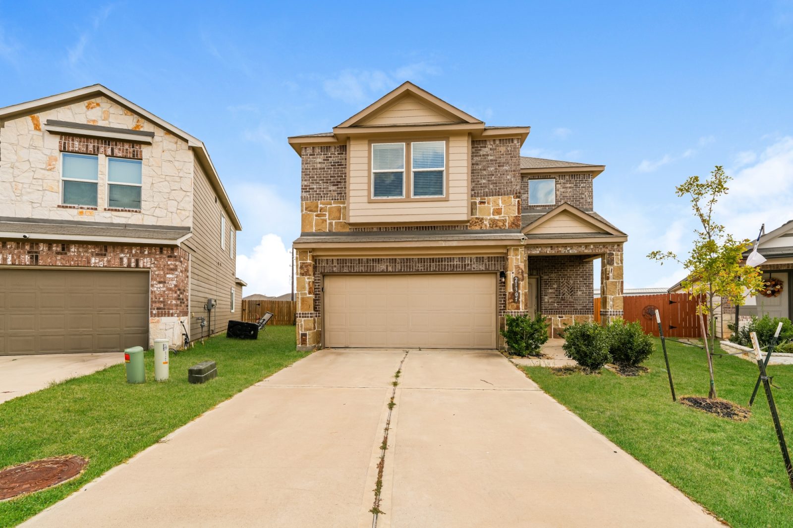 000 photo front view 14885871