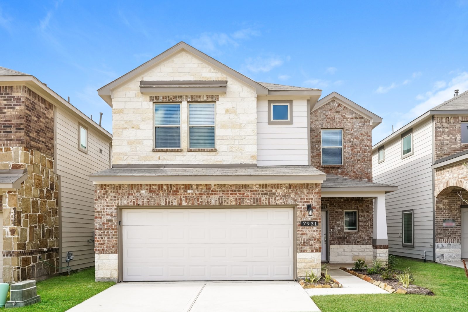 000 Front View 12269398