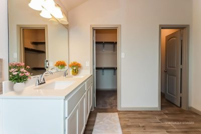 004 photo vs main bathroom 15181207