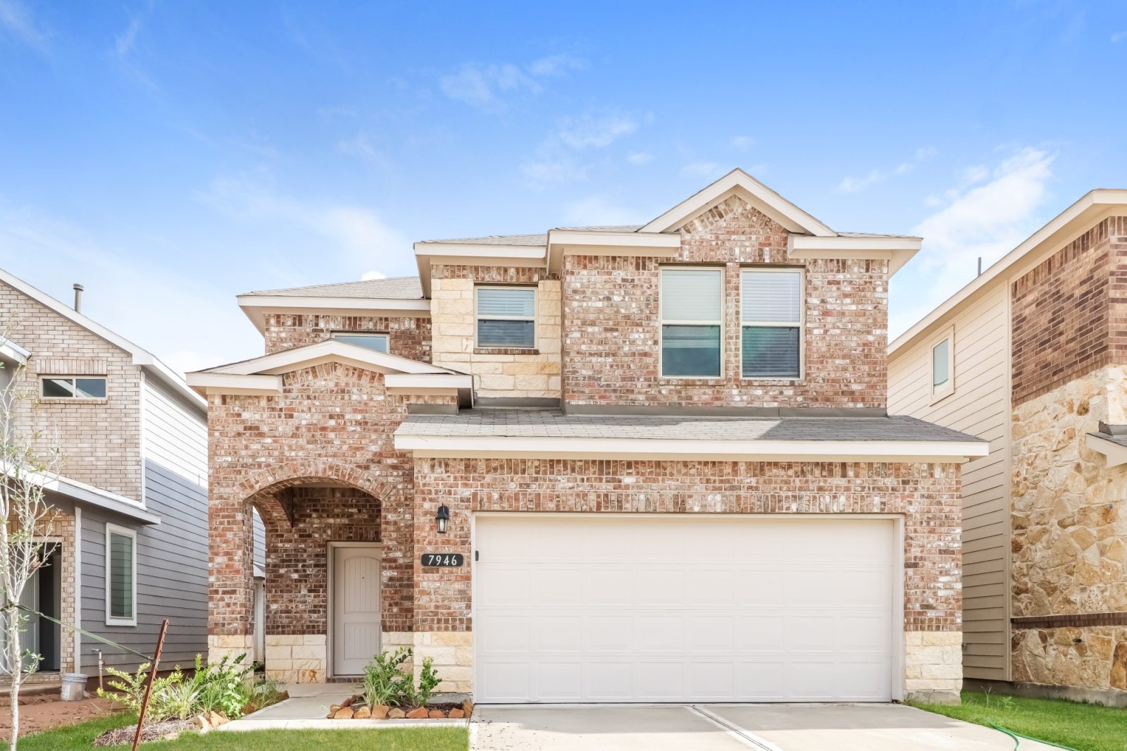 000 photo front view 12269182