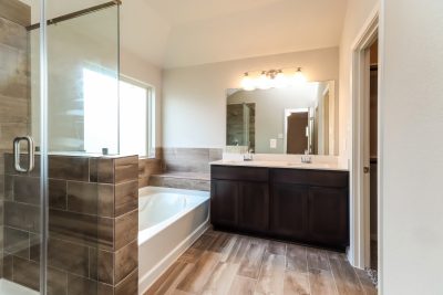 009 photo main bathroom 12269180