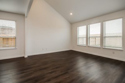 003 Living Room ET51304
