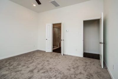 007 photo main bedroom 10139019