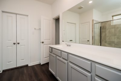 010 Main Bathroom ET51304