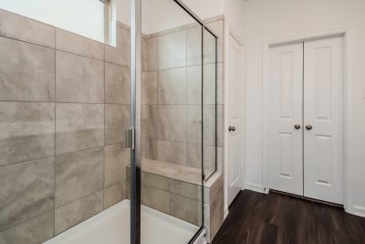 011 Main Bathroom ET51304