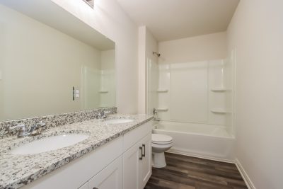 008 Main Bathroom ET61123