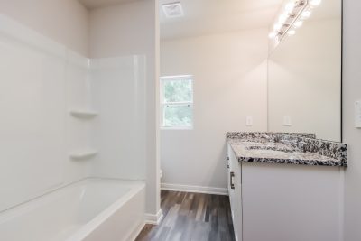 009 Main Bathroom ET91050