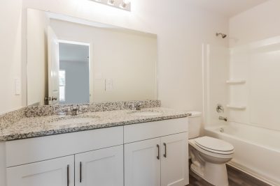 007 photo main bathroom 11020183