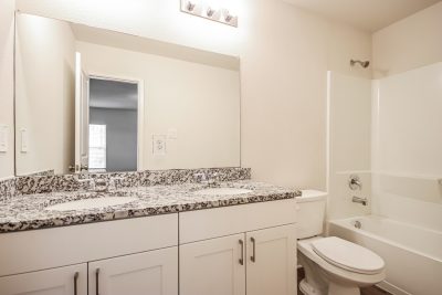 007 photo main bathroom 15165621