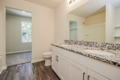 008 photo main bathroom 12000668