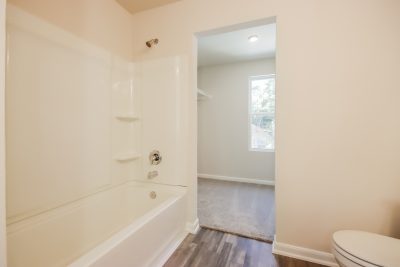 009 photo main bathroom 12000669