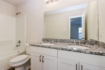 007 photo main bathroom 12000417